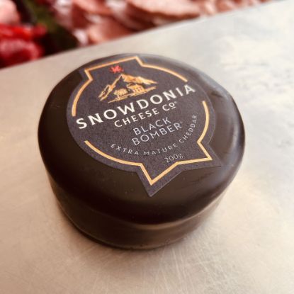 Picture of Snowdonia Mature Cheddar (Black Bomber)